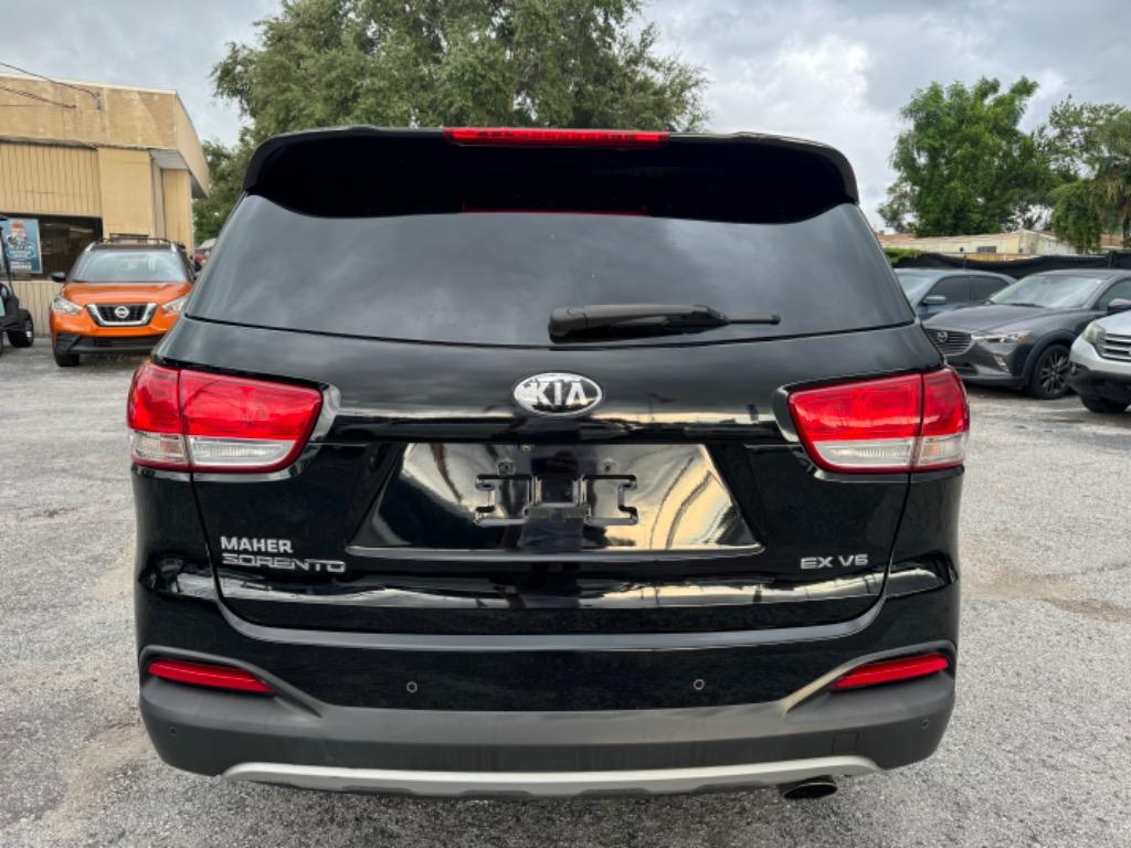 2016 Kia Sorento - $8,990