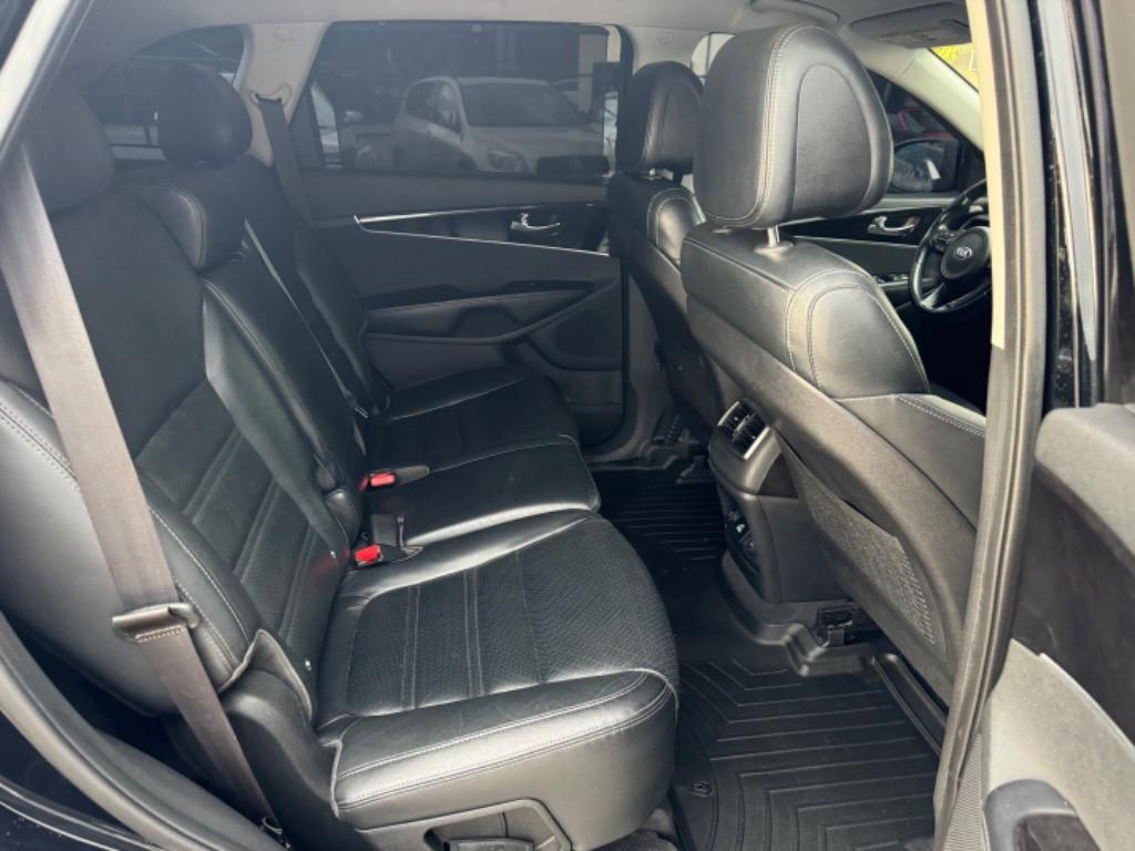 2016 Kia Sorento - $8,990
