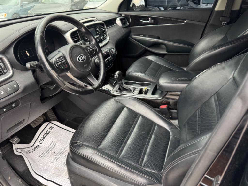 2016 Kia Sorento - $8,990