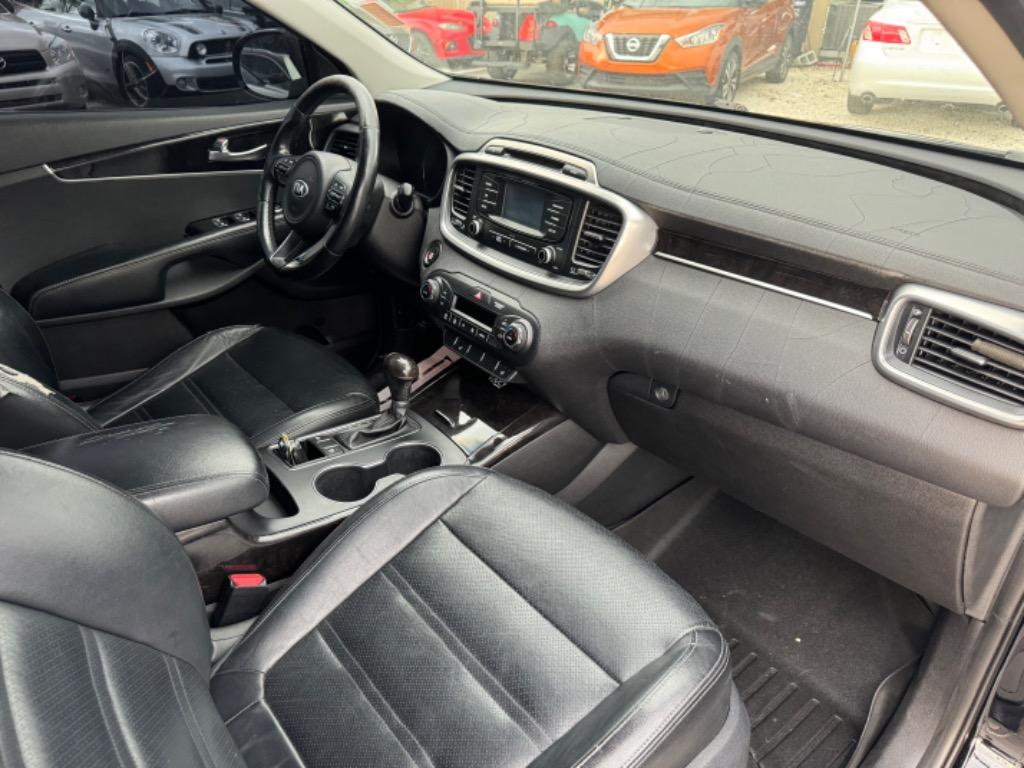 2016 Kia Sorento - $8,990