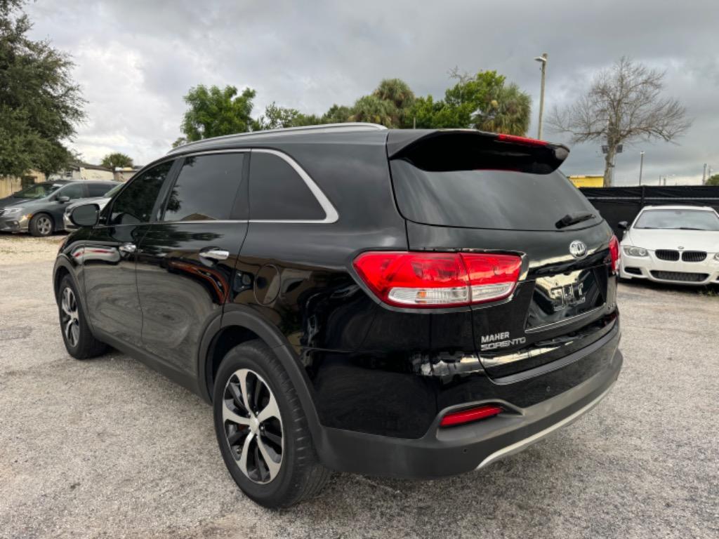 2016 Kia Sorento - $8,990