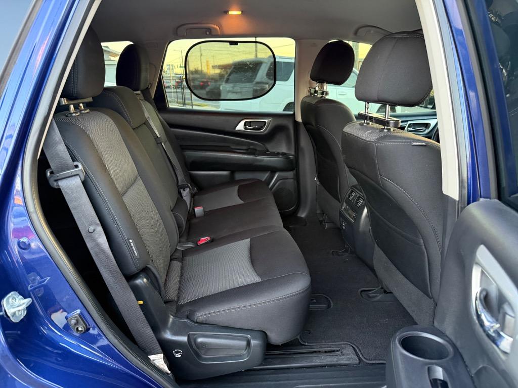 2018 Nissan Pathfinder SV photo