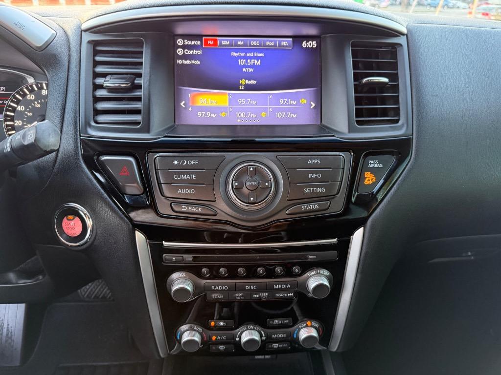 2018 Nissan Pathfinder SV photo