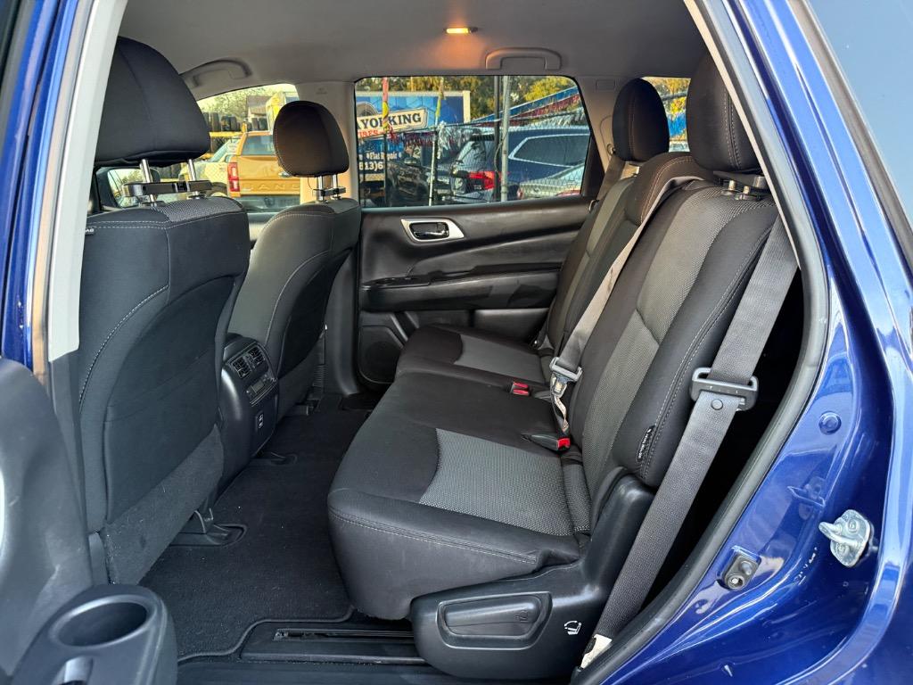 2018 Nissan Pathfinder SV photo
