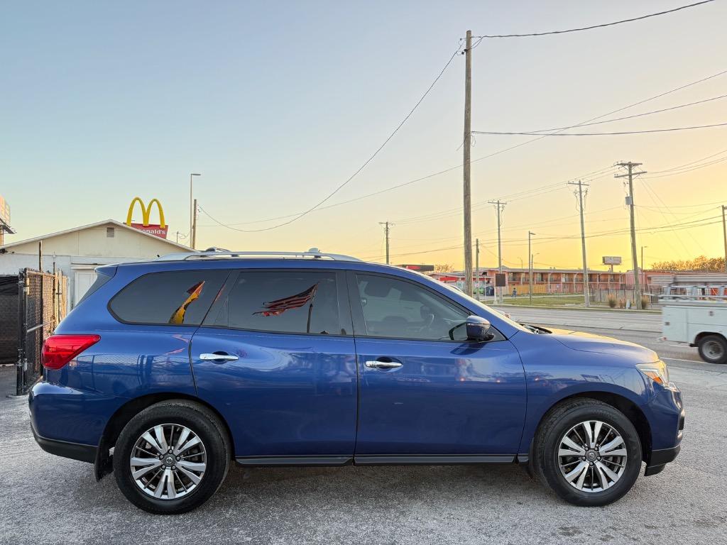 2018 Nissan Pathfinder SV photo