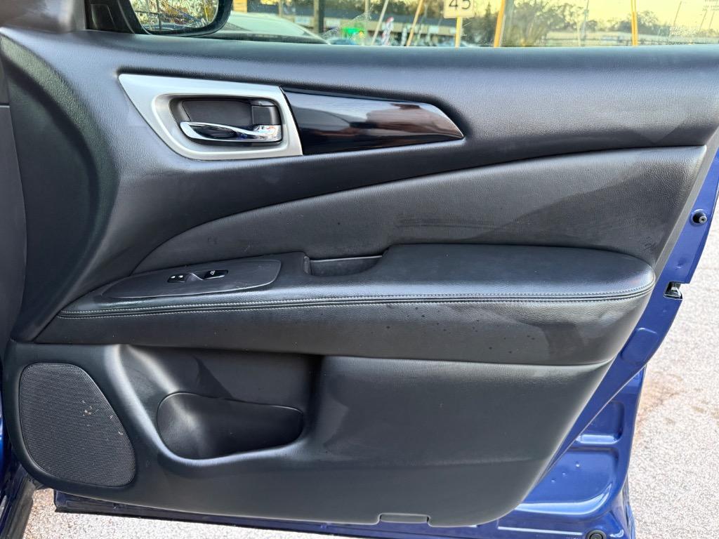 2018 Nissan Pathfinder SV photo