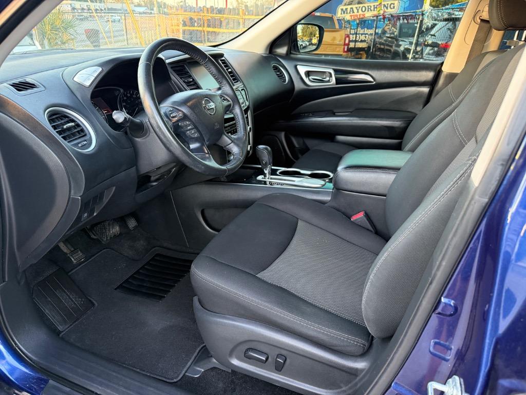 2018 Nissan Pathfinder SV photo
