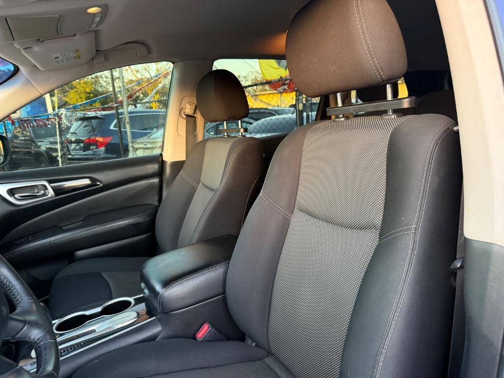 2018 Nissan Pathfinder SV photo