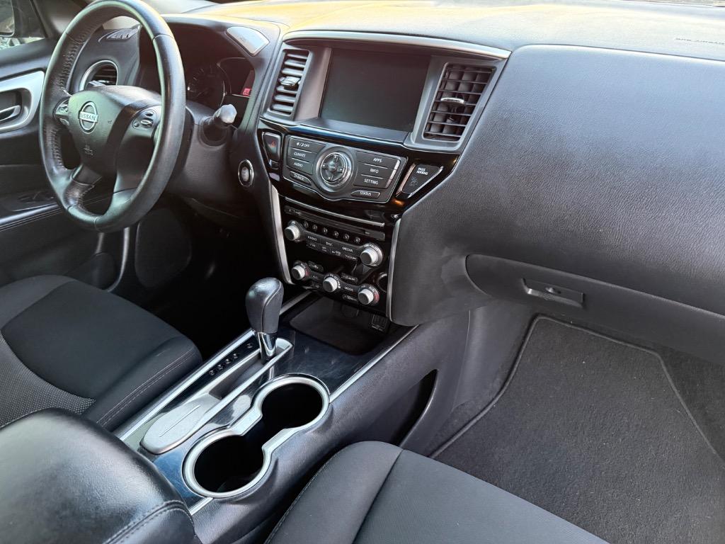 2018 Nissan Pathfinder SV photo