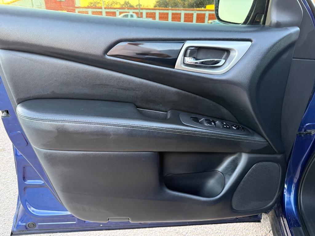 2018 Nissan Pathfinder SV photo