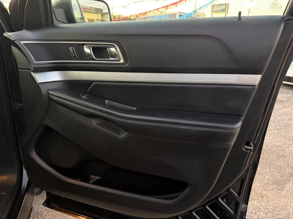 2017 Ford Explorer XLT photo