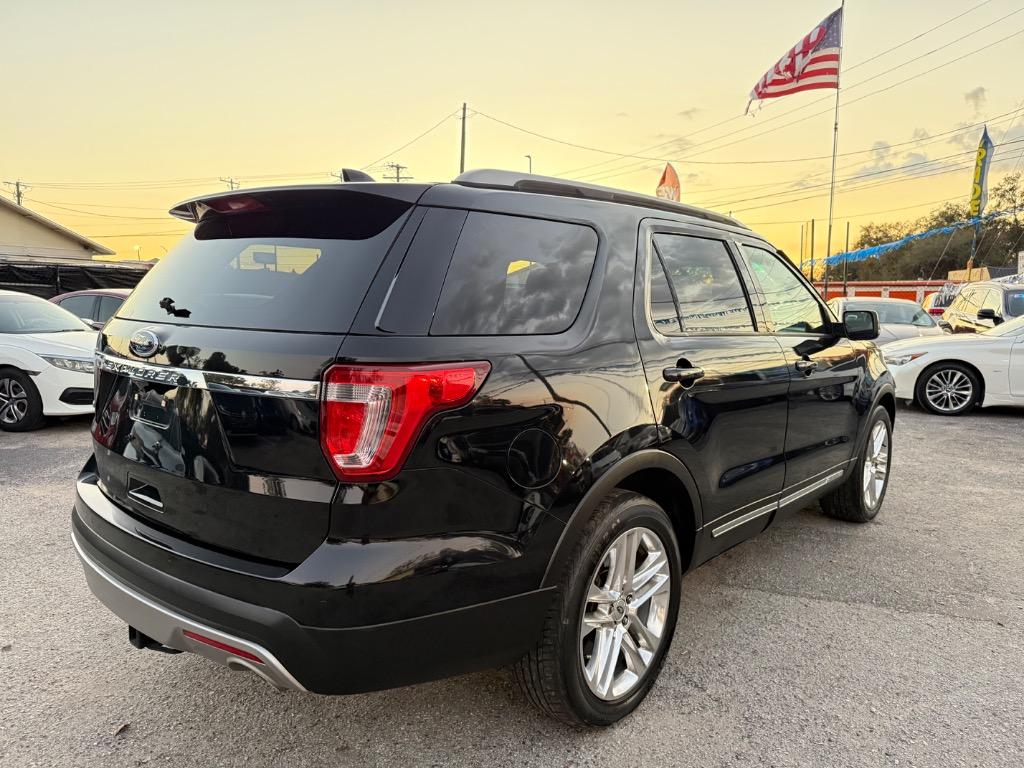 2017 Ford Explorer XLT photo