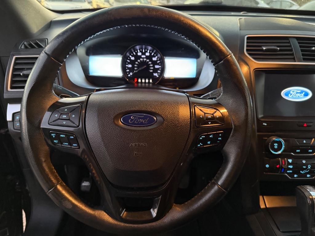 2017 Ford Explorer XLT photo