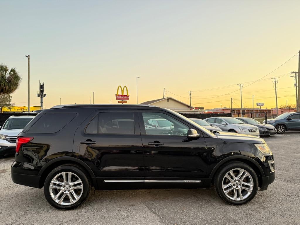 2017 Ford Explorer XLT photo