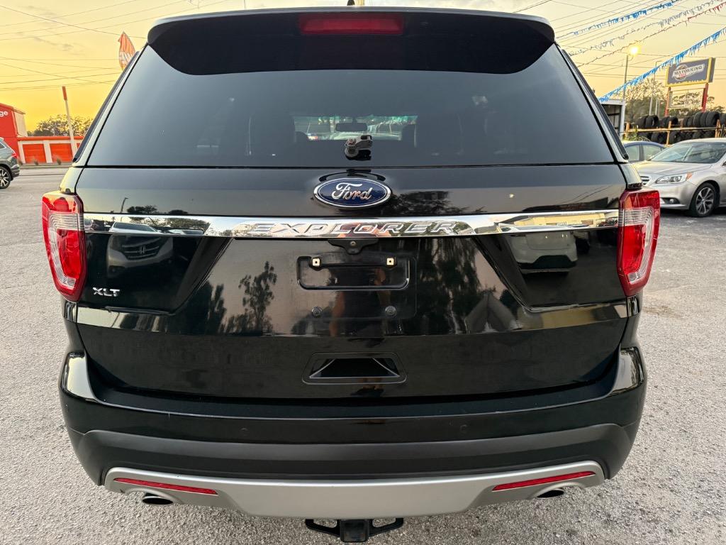 2017 Ford Explorer XLT photo