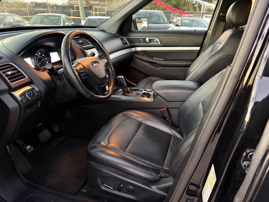 2017 Ford Explorer XLT photo