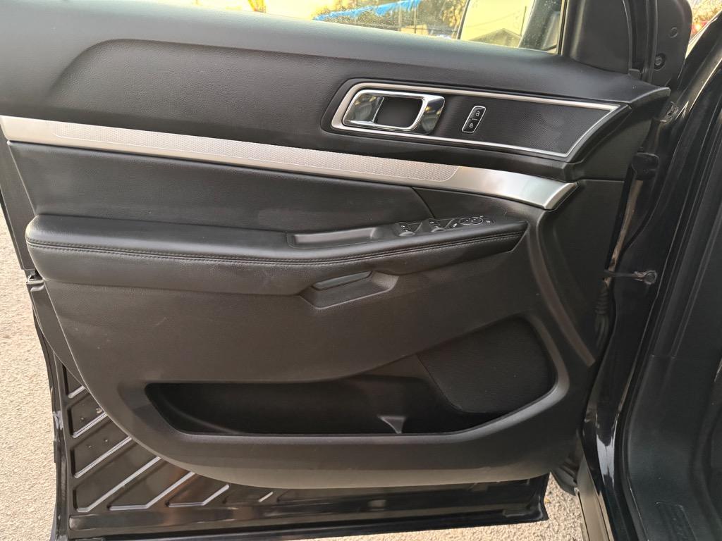 2017 Ford Explorer XLT photo