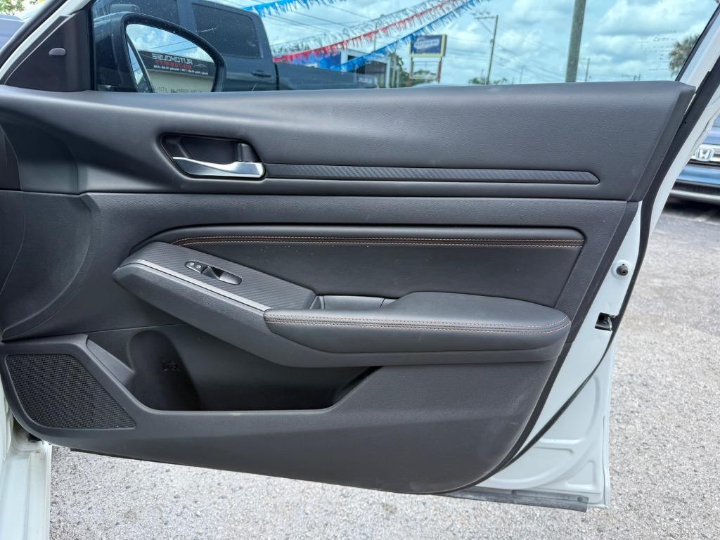 2019 Nissan Altima SR photo