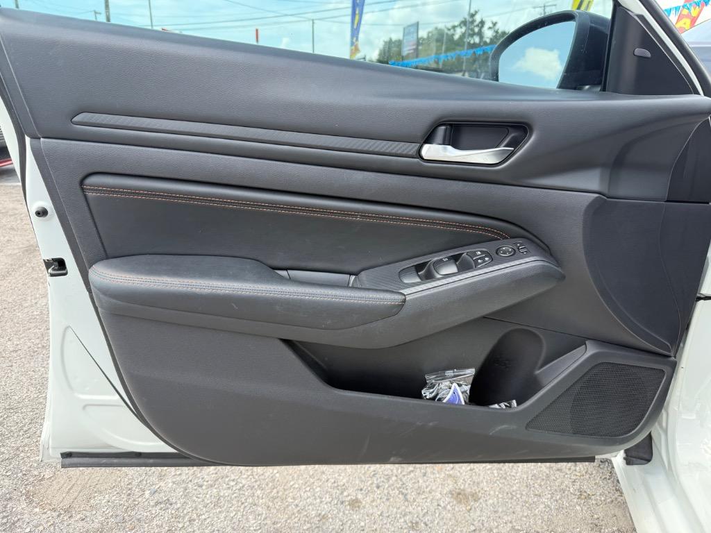 2019 Nissan Altima SR photo
