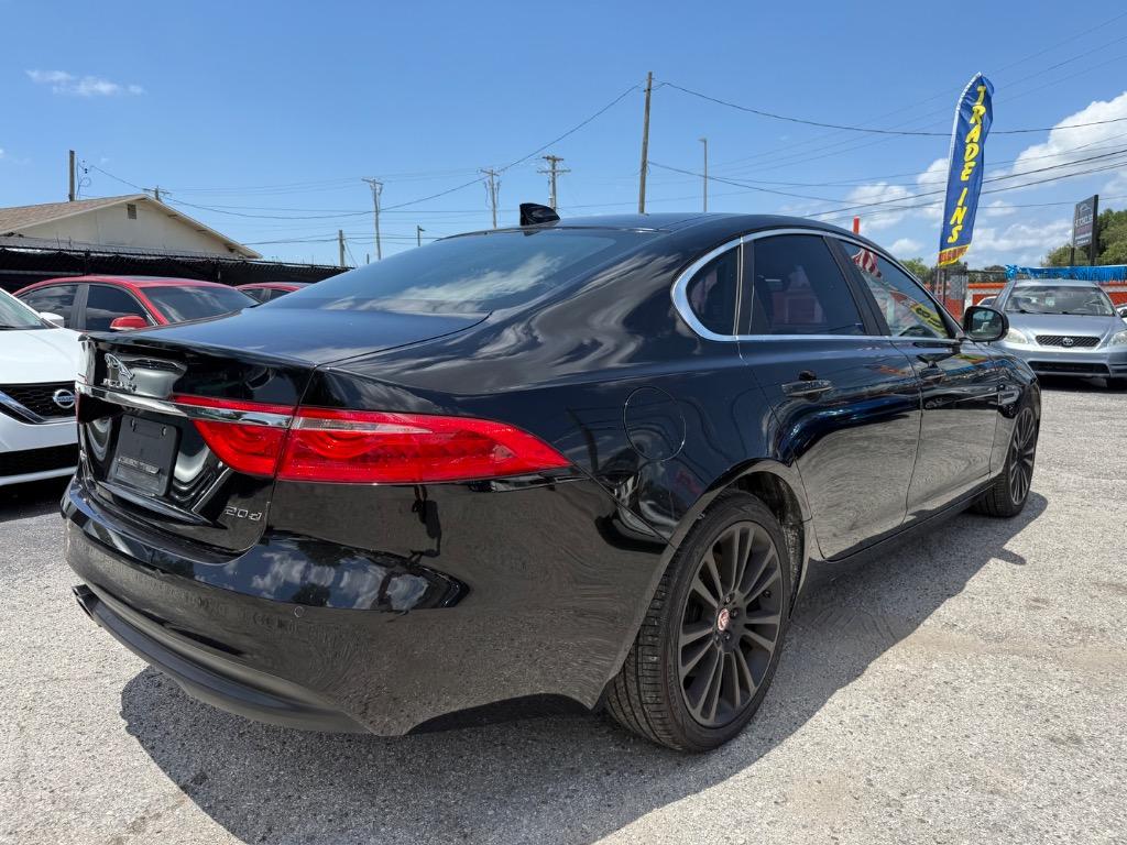 2017 Jaguar XF 20d Prestige photo