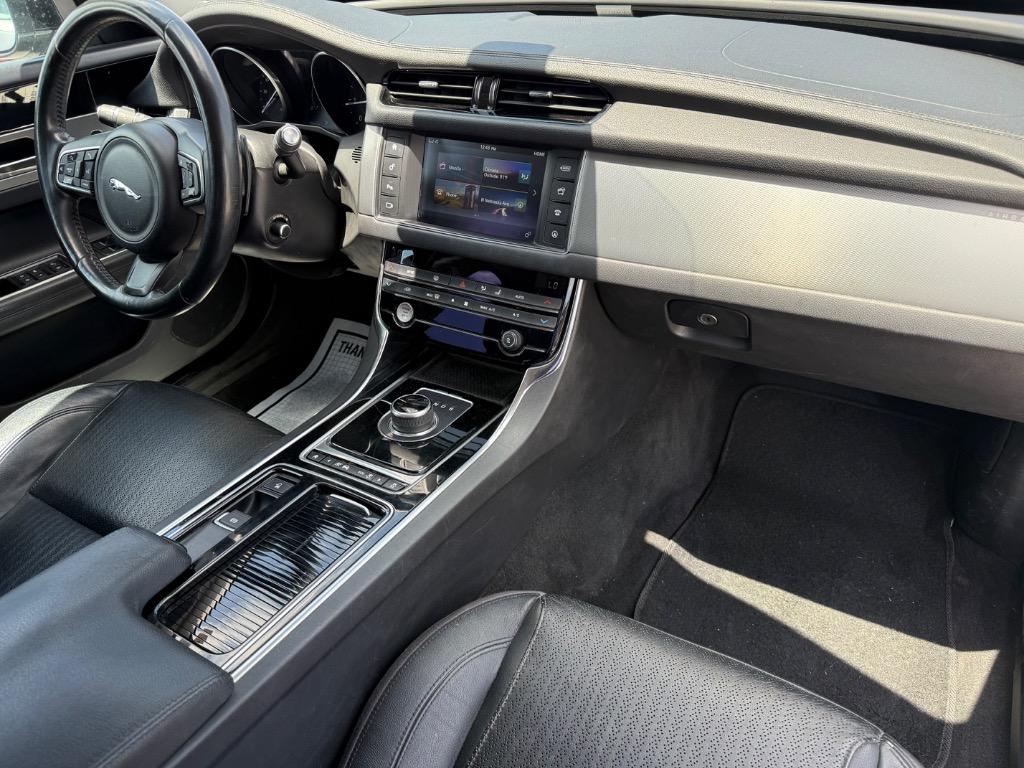 2017 Jaguar XF 20d Prestige photo