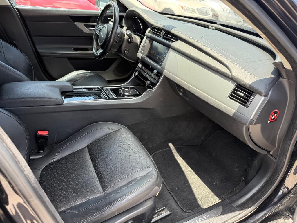 2017 Jaguar XF 20d Prestige photo