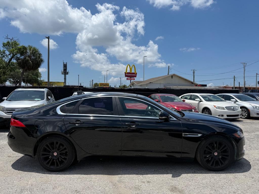 2017 Jaguar XF 20d Prestige photo