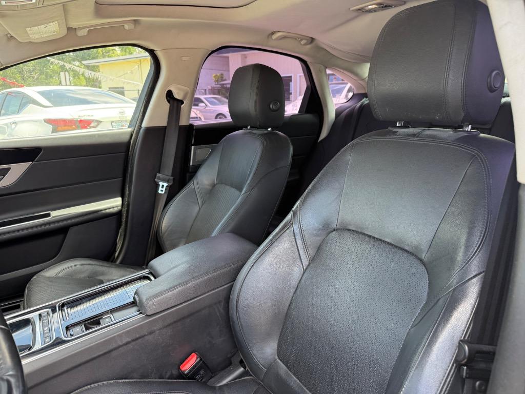 2017 Jaguar XF 20d Prestige photo
