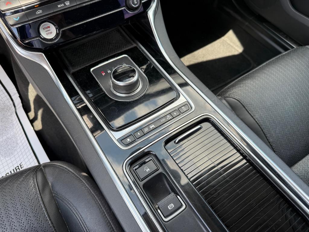 2017 Jaguar XF 20d Prestige photo