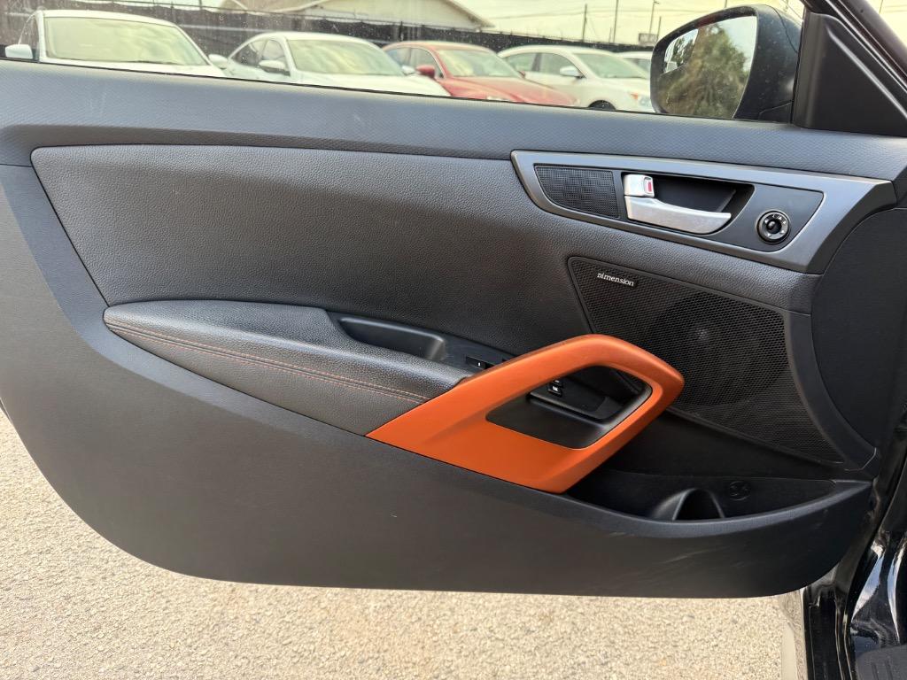 2016 Hyundai Veloster Turbo photo