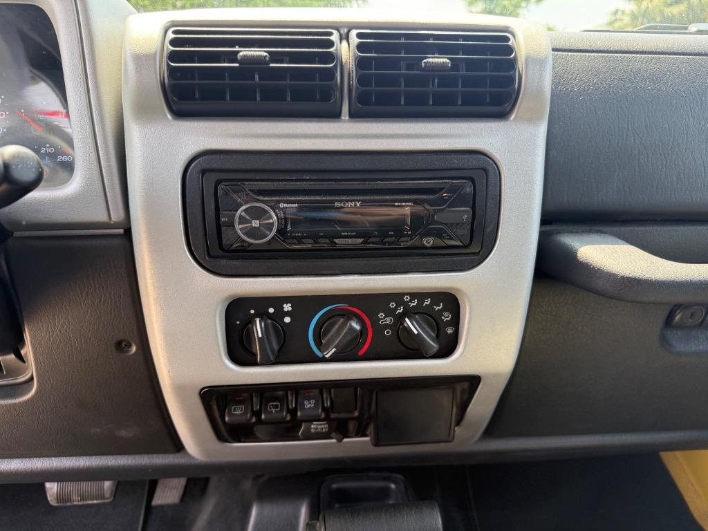 2004 Jeep Wrangler X photo