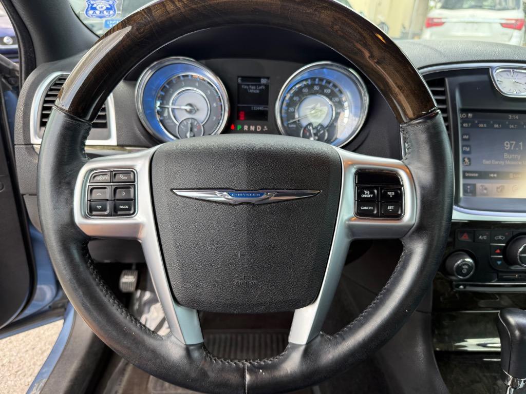 2011 Chrysler 300 C photo