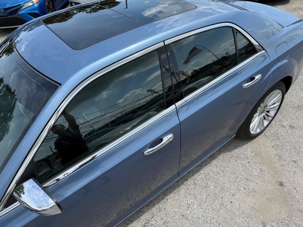 2011 Chrysler 300 C photo