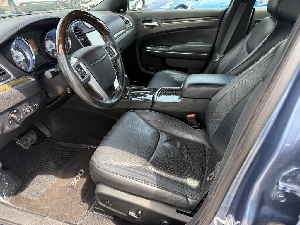 2011 Chrysler 300 C photo