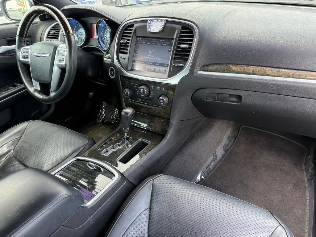2011 Chrysler 300 C photo