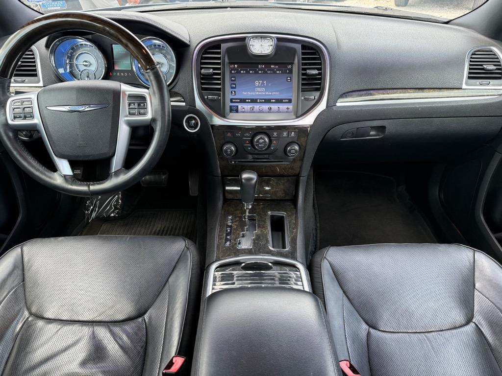 2011 Chrysler 300 C photo