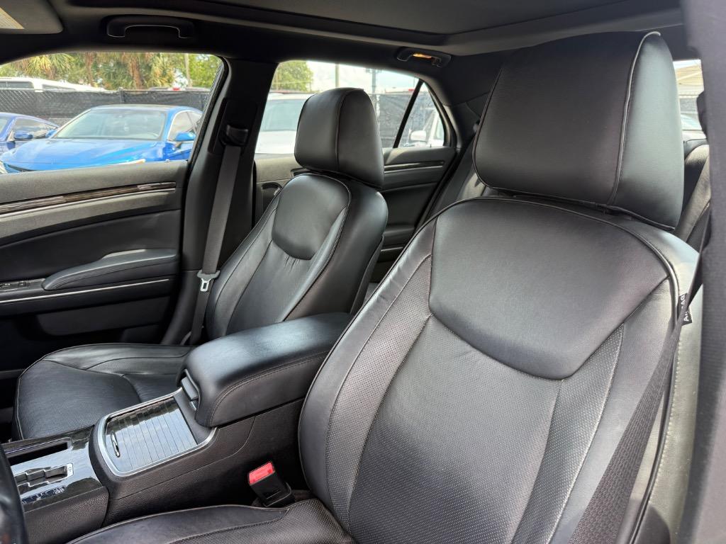 2011 Chrysler 300 C photo
