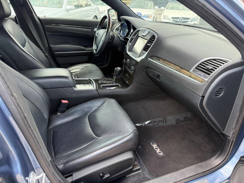 2011 Chrysler 300 C photo
