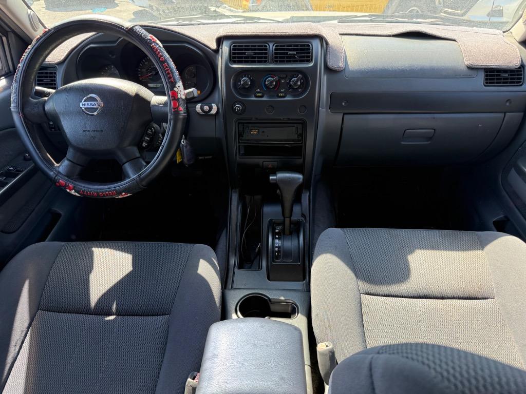 2002 Nissan Frontier XE-V6 photo