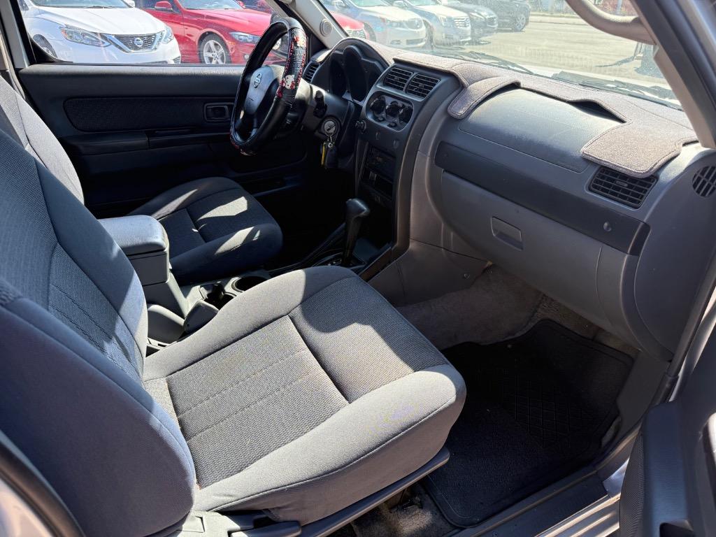 2002 Nissan Frontier XE-V6 photo