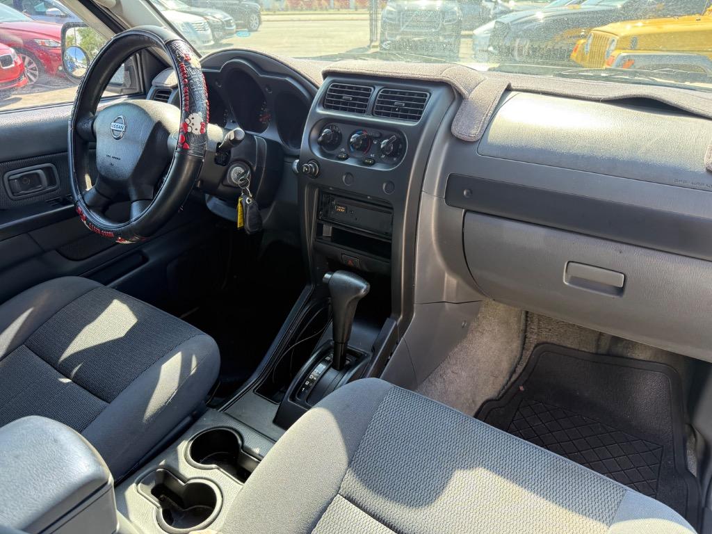 2002 Nissan Frontier XE-V6 photo