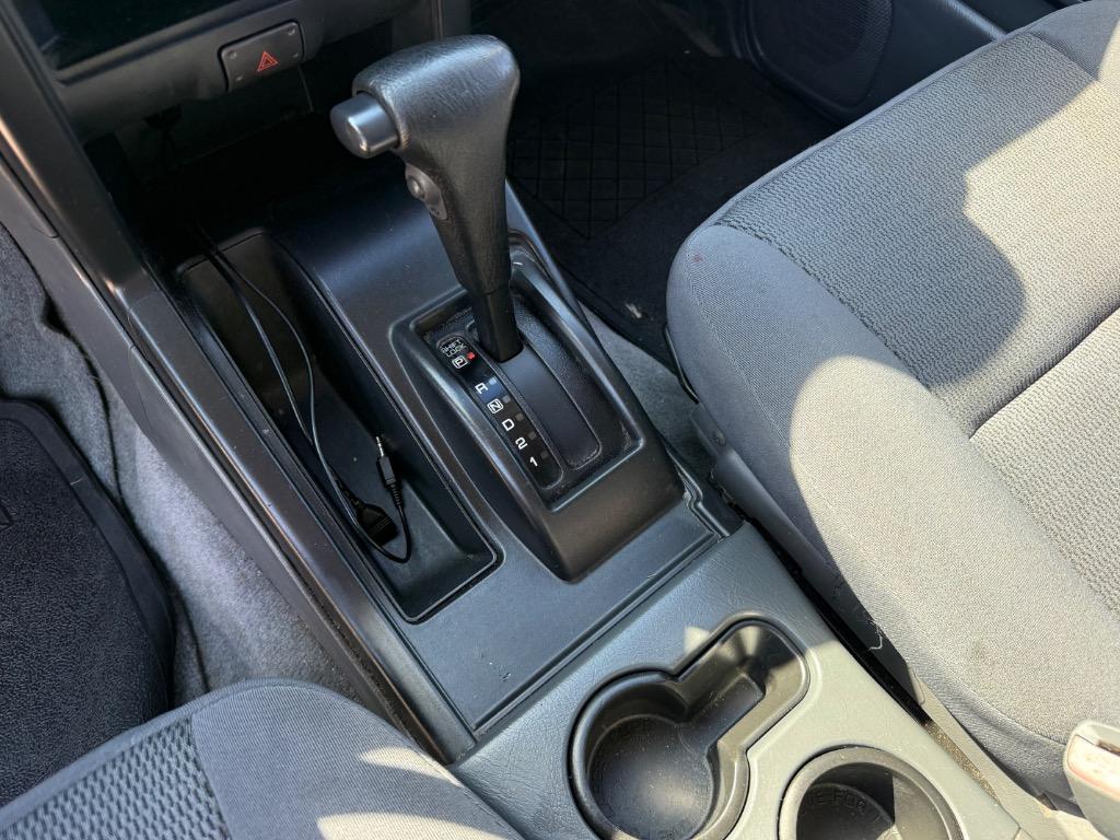 2002 Nissan Frontier XE-V6 photo