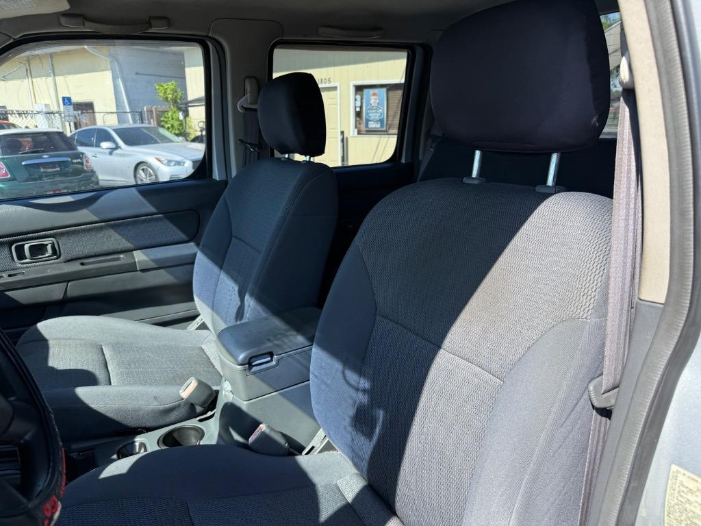 2002 Nissan Frontier XE-V6 photo