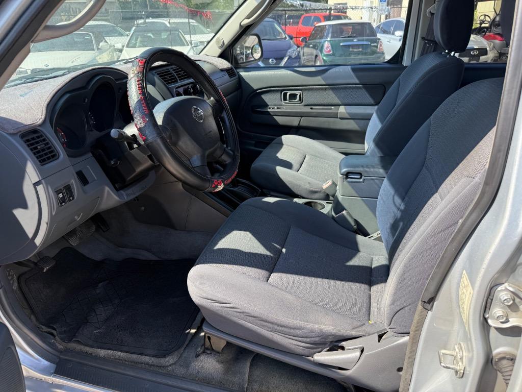 2002 Nissan Frontier XE-V6 photo