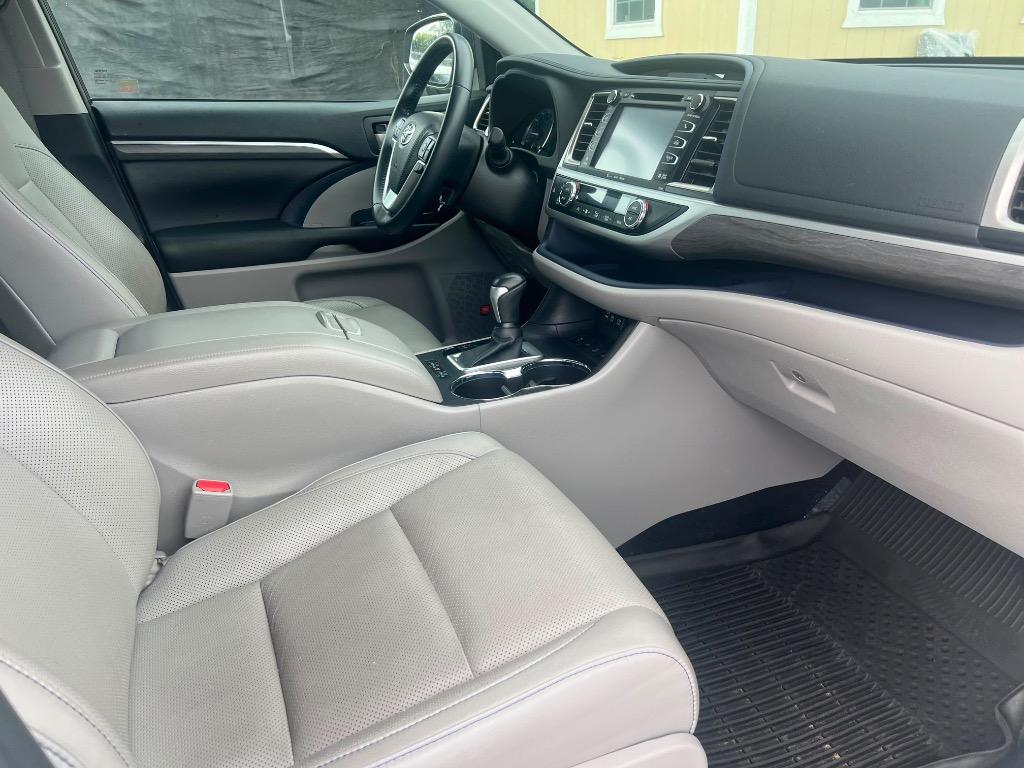 2019 Toyota Highlander - $26,500