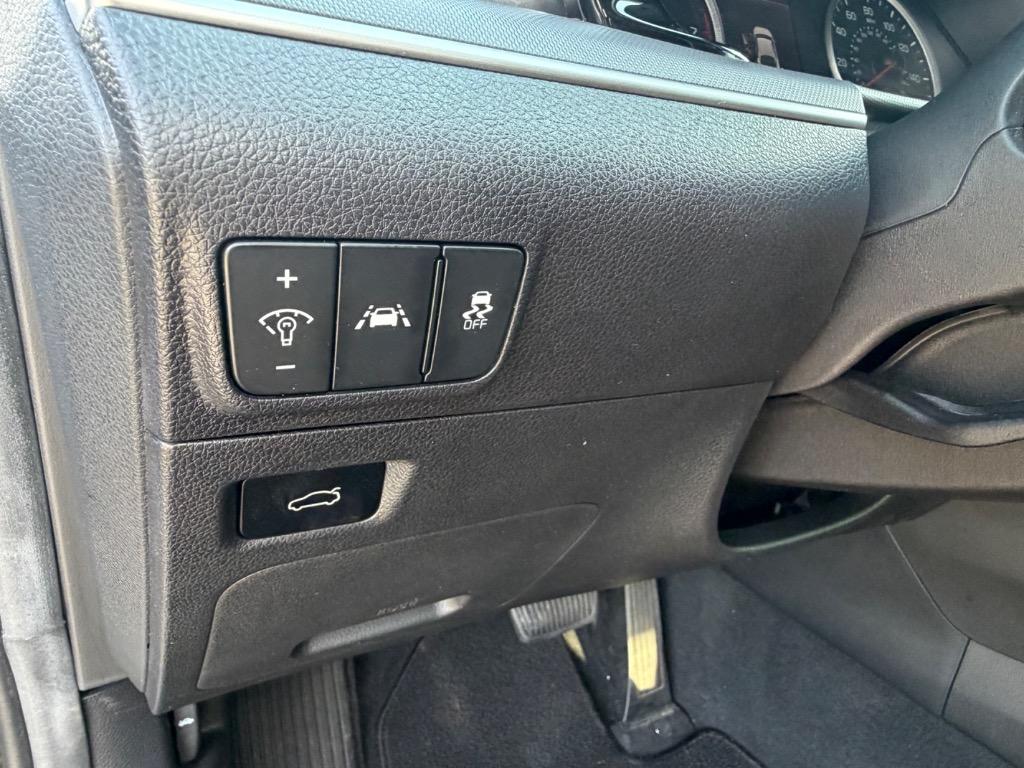 2023 Kia K5 - $17,995
