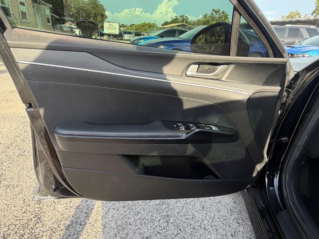 2023 Kia K5 - $17,995