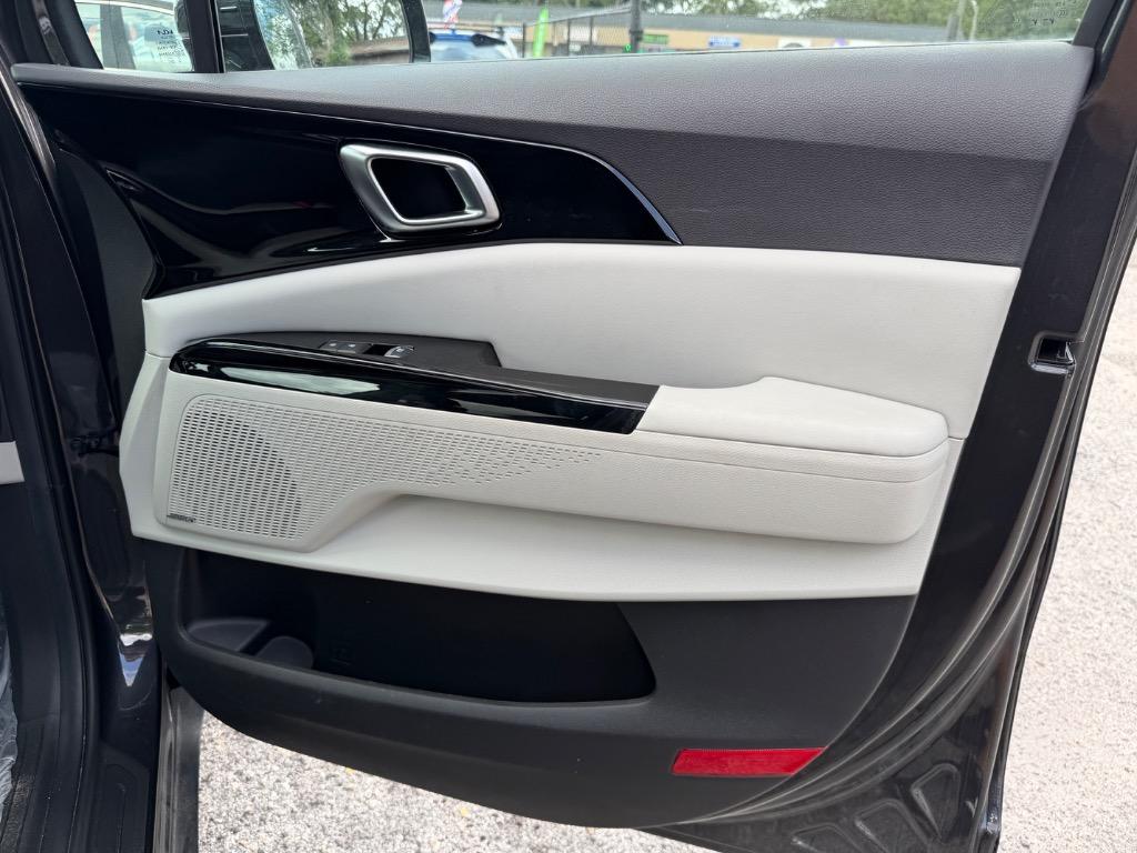 2023 Kia Carnival - $25,990