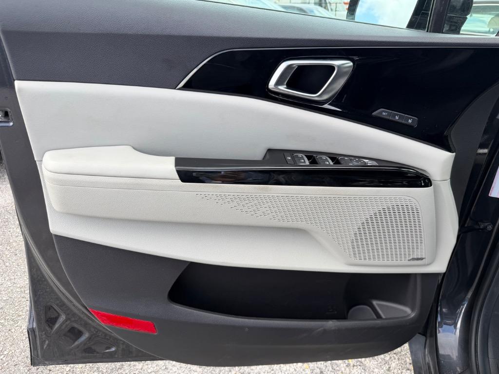 2023 Kia Carnival - $25,990