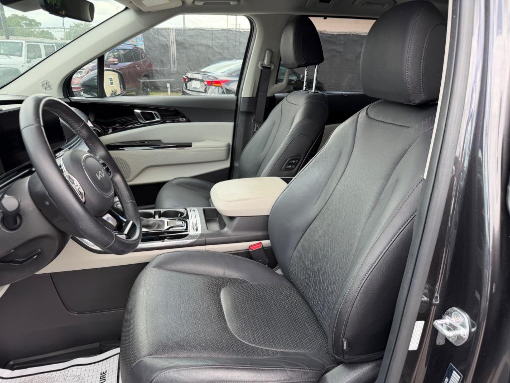 2023 Kia Carnival - $25,990